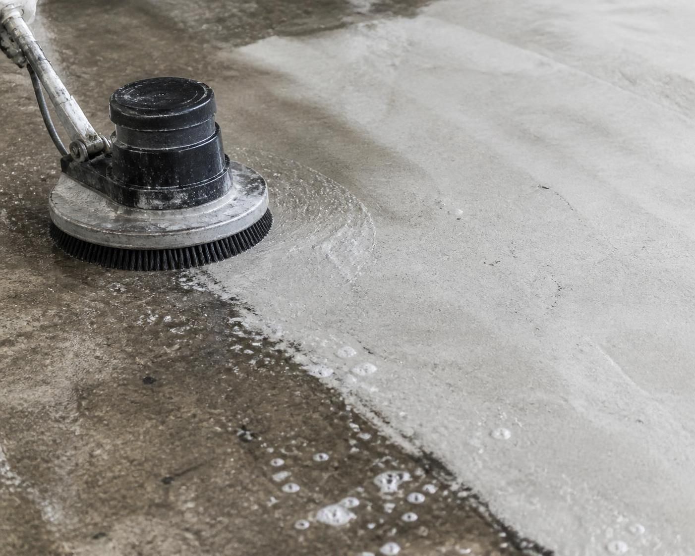 ontdek praktische tips en tricks voor het aanbrengen van verf op een betonvloer en zorg voor een duurzaam en mooi resultaat.